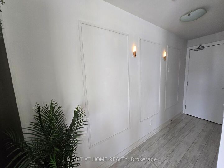 Property Photo: 20 Bruyeres Mews 903 ON M5V 0G8