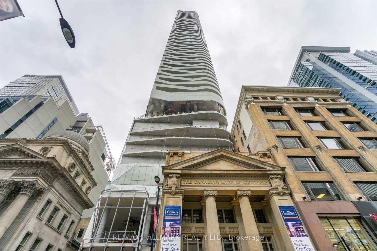 Property Photo: 197 Yonge Street 5006 ON M5B 1M4