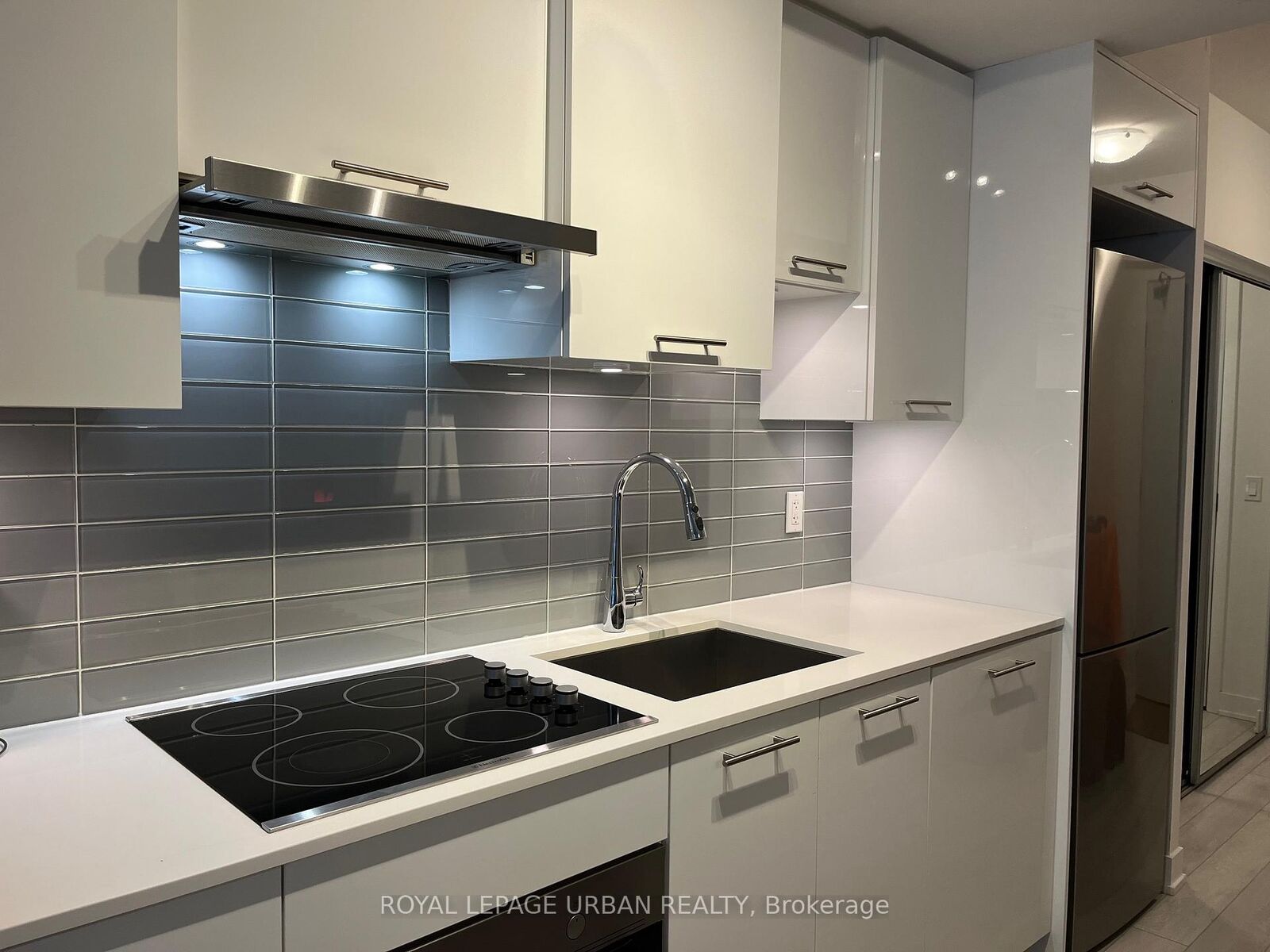 Property Photo:  99 Broadway Avenue 1007  ON M4P 0E3 