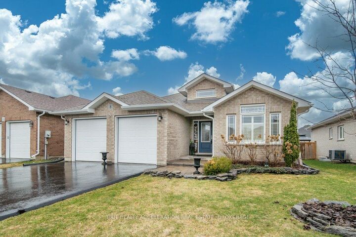 Property Photo:  8 Briarwood Crescent  ON K7R 0C2 