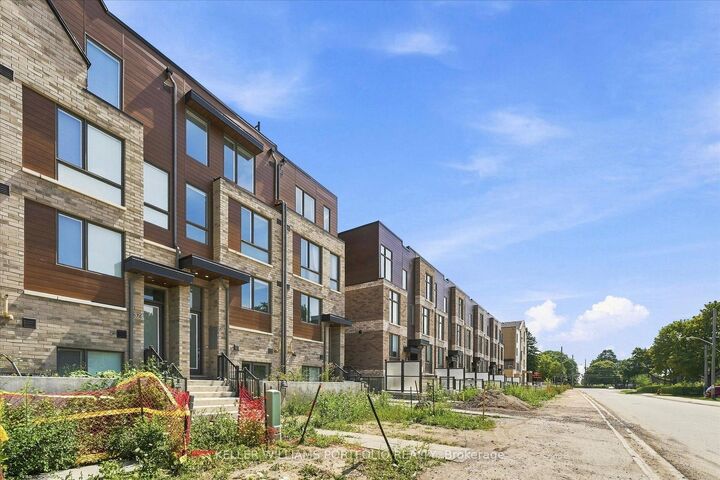 Property Photo:  372 Lawrence Heights Way  ON M6A 0E8 