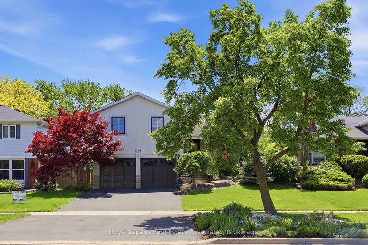 Property Photo: 2580 Homelands Drive ON L5K 1H6