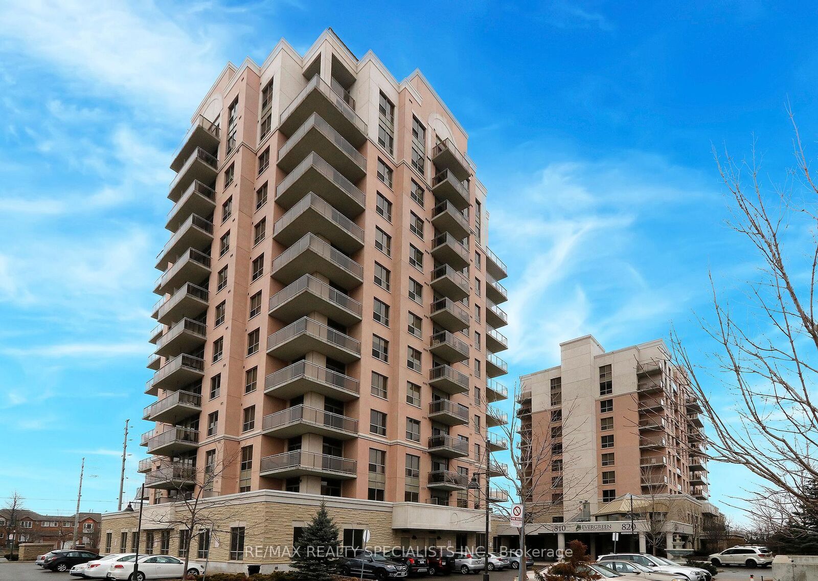 Property Photo: 810 Scollard Court 809 ON L5V 0A4