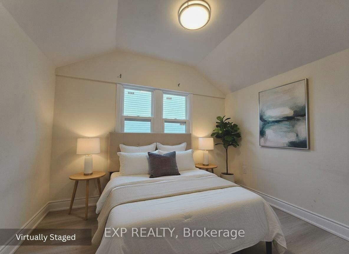 Property Photo:  69 Vine Street 2  ON L2R 3X9 