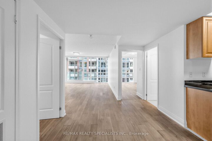 Property Photo:  263 Wellington Street W 503  ON M5V 3E6 