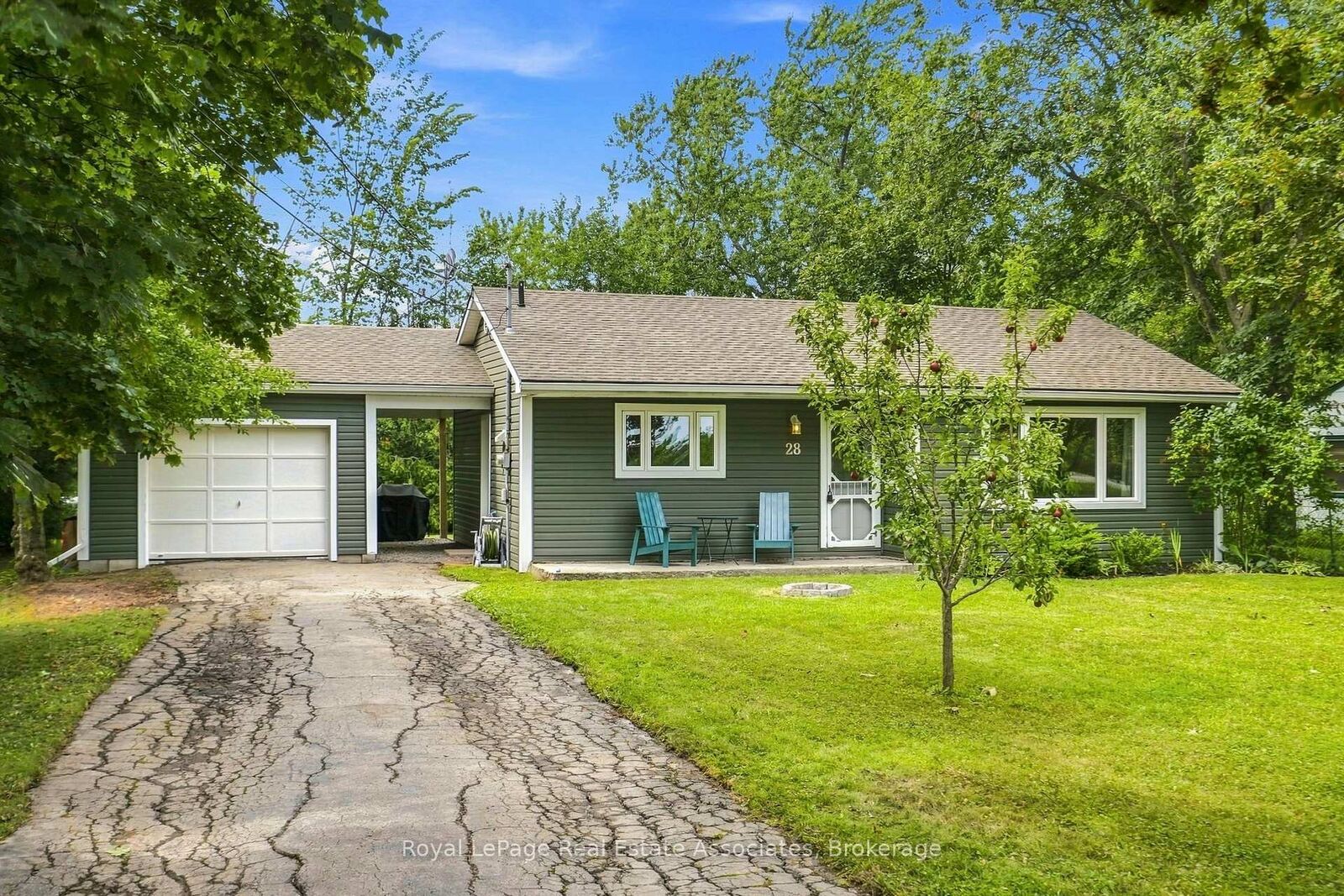 Property Photo:  28 Kelson Avenue S  ON L3M 4C3 