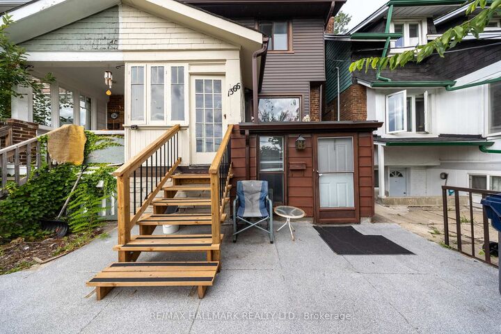 Property Photo:  1366 Davenport Road Upper  ON M6H 2G9 