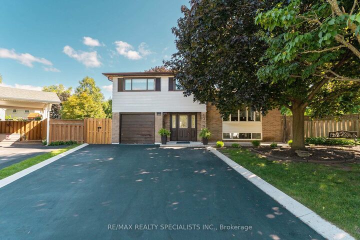 Property Photo: 1319 Sherwood Court ON L7M 1C8