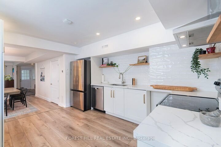 Photo de la propriété:  55 Vanevery Street  ON M8V 1Y5 
