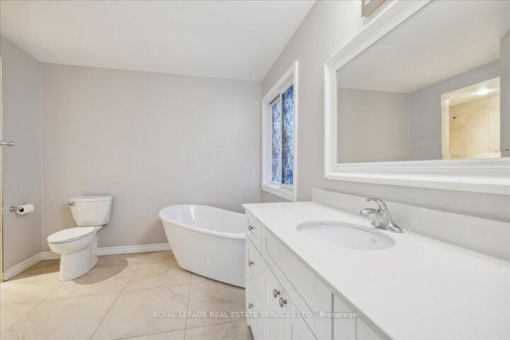 Property Photo:  172 River Oaks Boulevard E  ON L6H 5N7 
