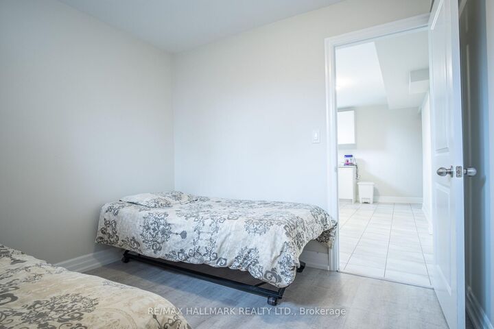 Property Photo:  35 Roberta Drive Basement 1  ON M6A 2J6 