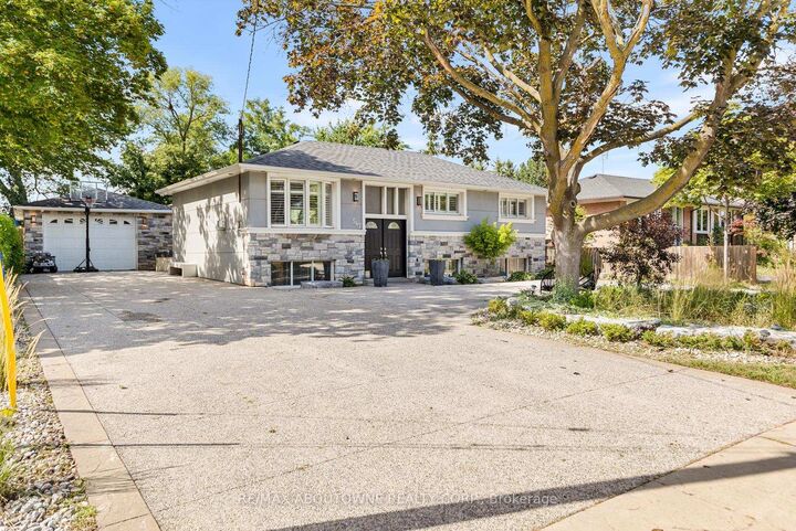 547 Pinegrove Road — photo 1