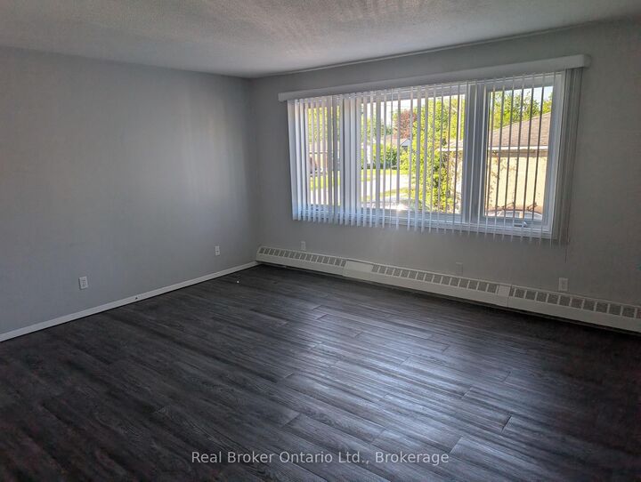 Photo de la propriété:  301 West Street N 7  ON L3V 5E1 