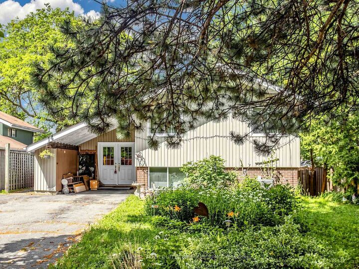 Property Photo: 14 Rosswood Crescent ON M1P 3N2
