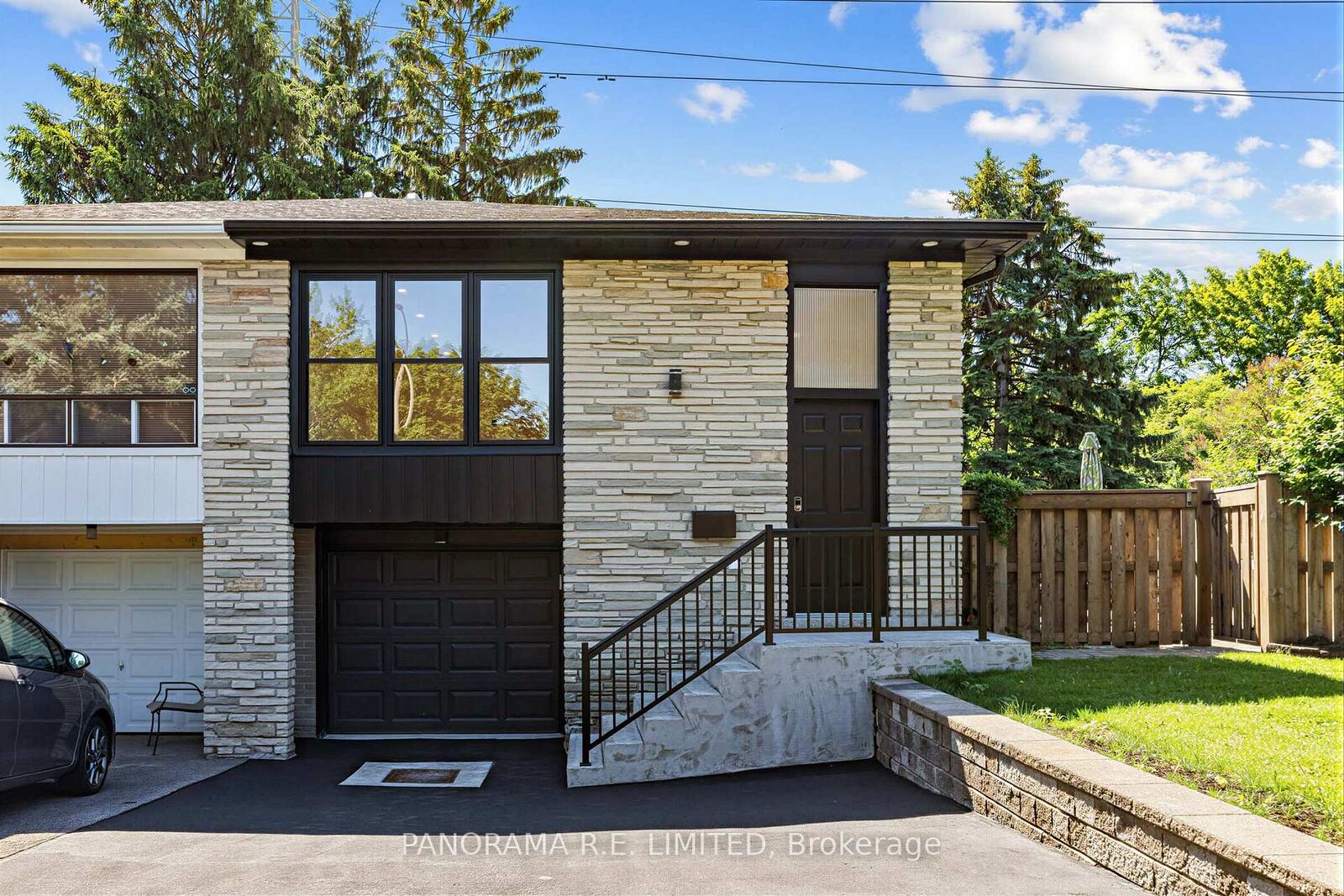 Property Photo:  606 Abana Road Lower  ON L5A 1H4 
