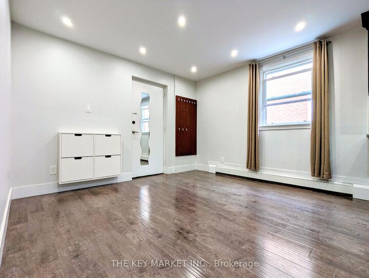 Property Photo:  211 St Clements Avenue 2  ON M4R 1H3 