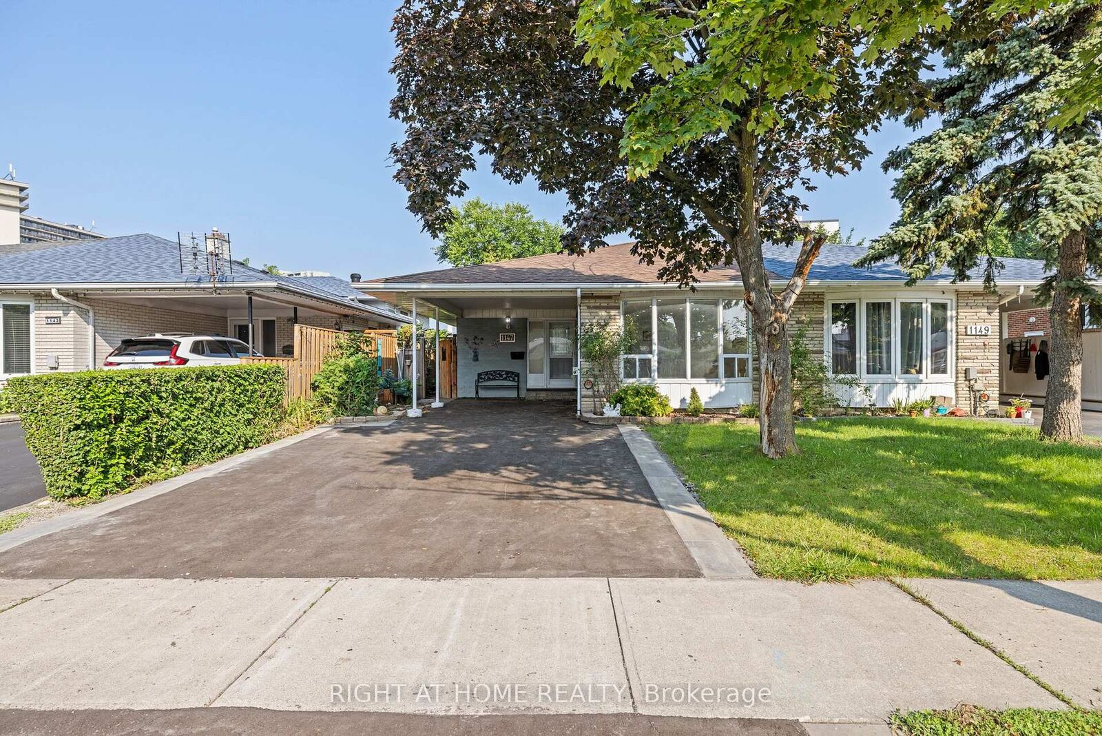 Property Photo: 1147 Saturnia Crescent ON L4Y 2M2