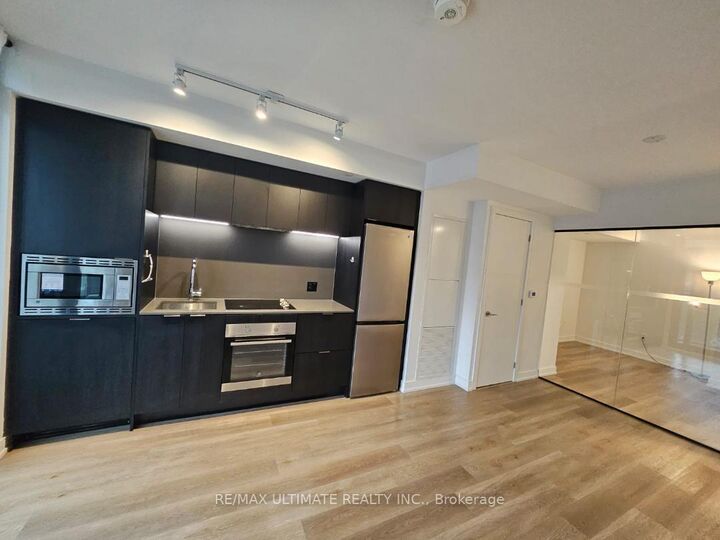 Property Photo:  1 Jarvis Street 809  ON L8R 0A8 