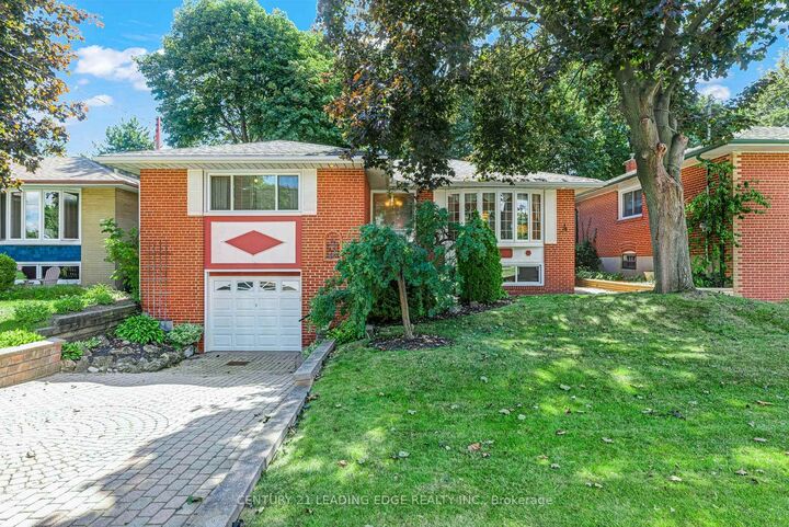 Property Photo: 39 Wantanopa Crescent ON M1H 2B2