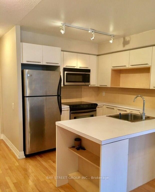Property Photo:  25 Carlton Street 1008  ON M5B 1L4 