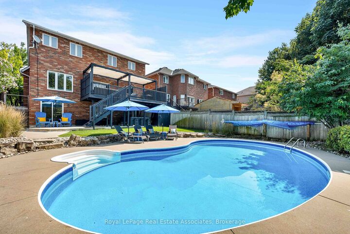 Property Photo: 5 Volterra Court ON L8B 0K7