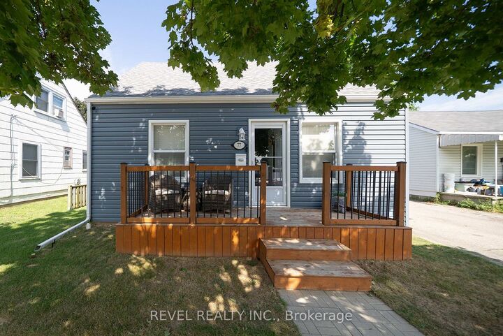 Property Photo: 77 Eighth Avenue ON N3S 1C4