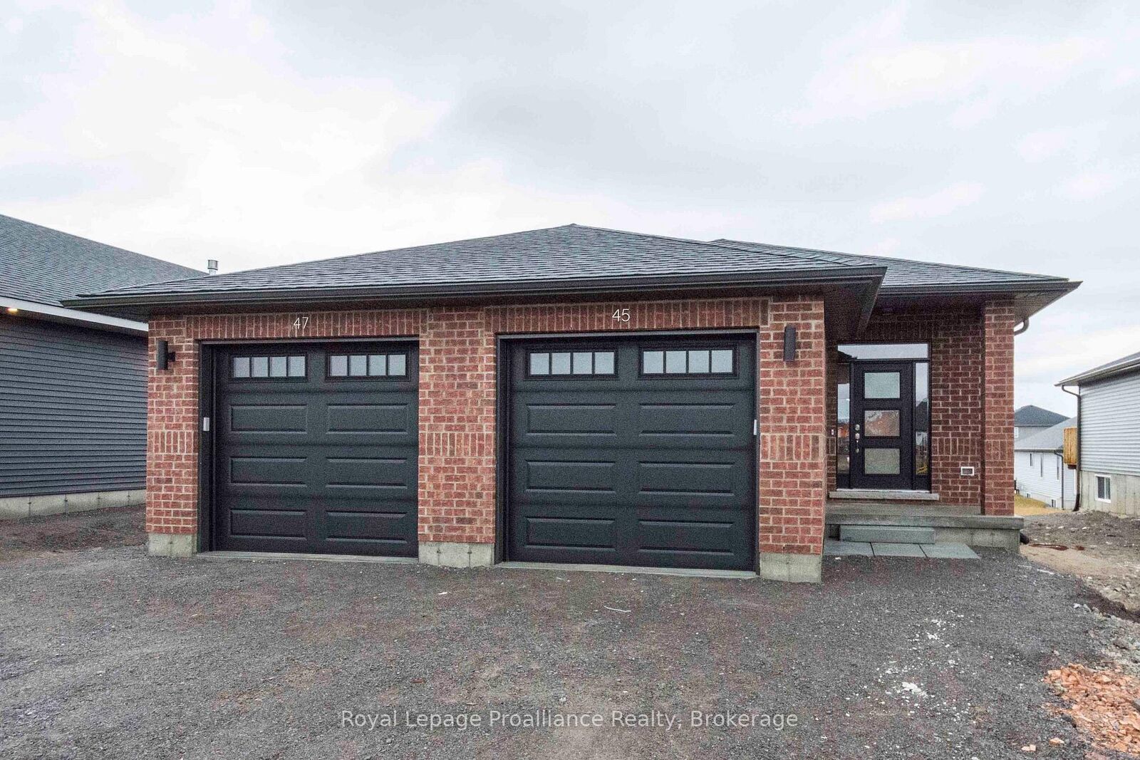 Property Photo:  45 Dewal Place  ON K8P 0H3 