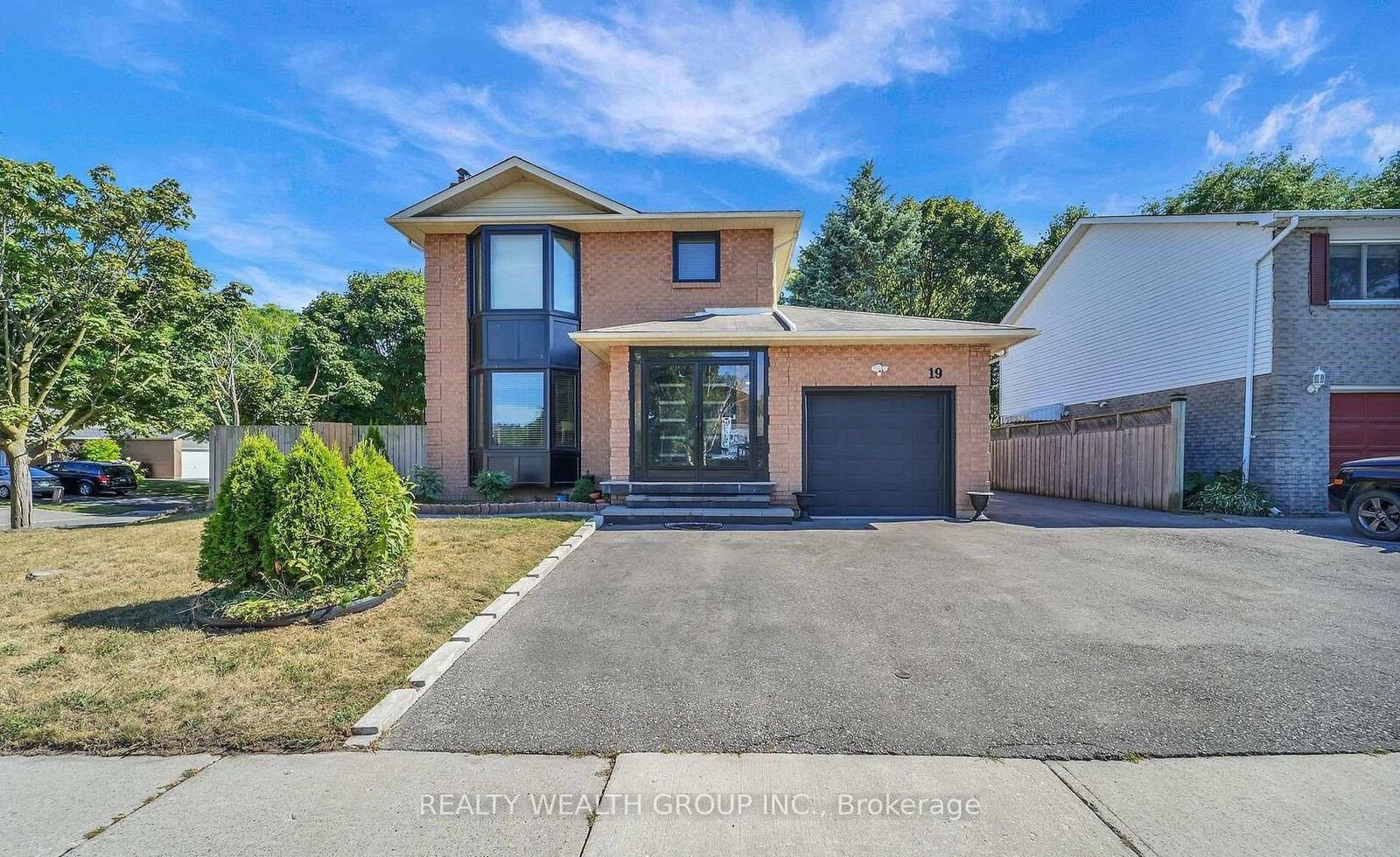 Property Photo: 19 Glenabbey Drive ON L1E 1C1
