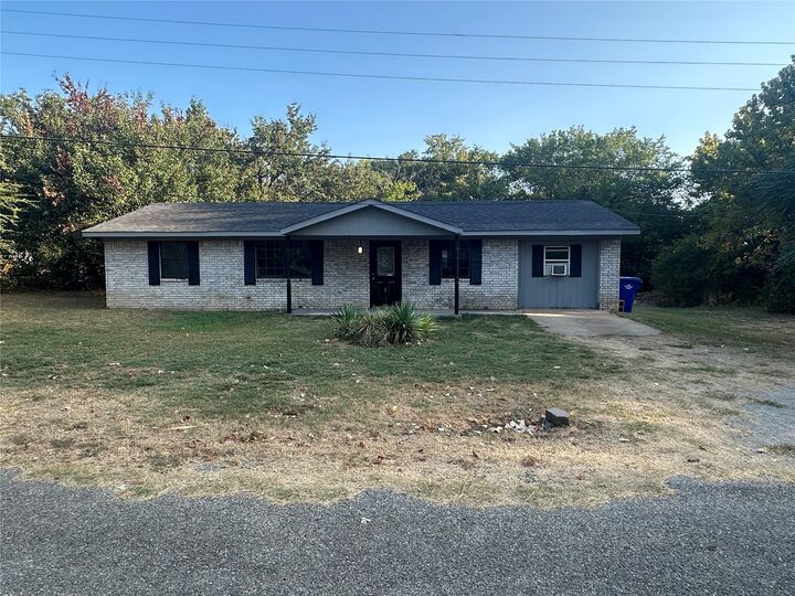 Property Photo:  413 E Leecraft  OK 74733 