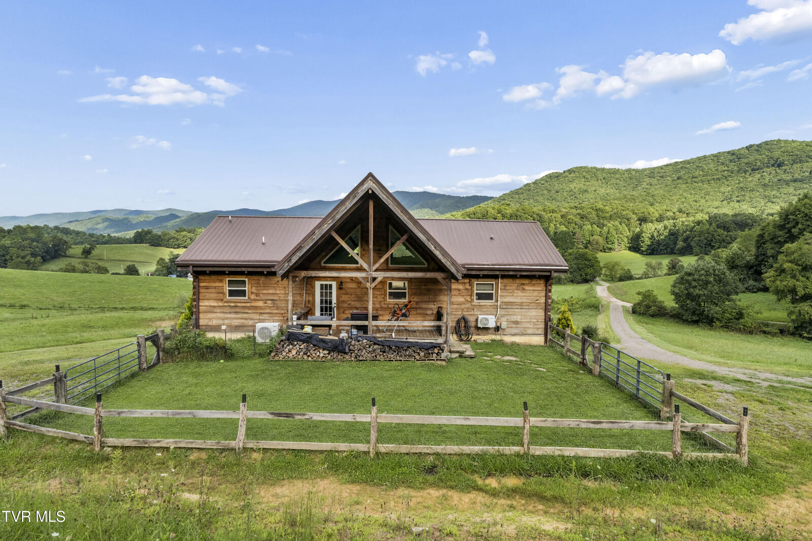 Property Photo:  908 Avery Branch Road  TN 37683 