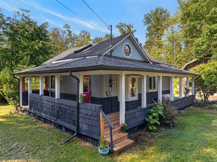 Property Photo: 6565/6553 Fitzgerald Rd BC V9J 1N7