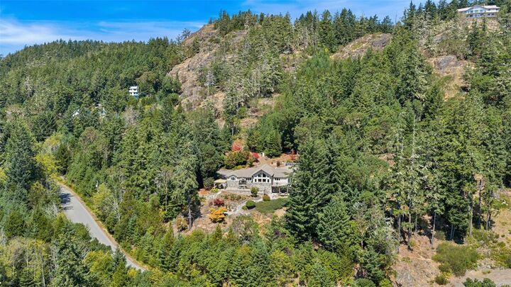 Property Photo: 402 Seedtree Rd BC V9Z 1C2