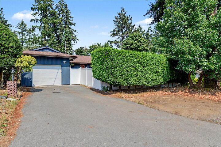 3730 Departure Bay Rd — photo 1