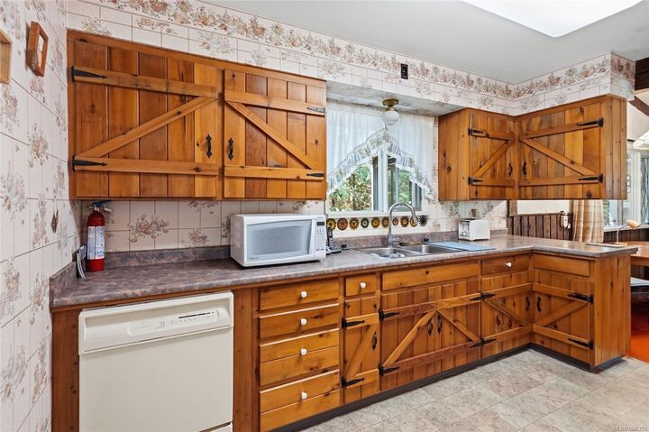 Property Photo: 850 Village Way BC V9K 1K8