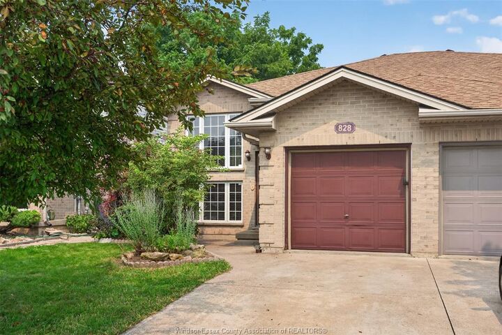 828 Michael Drive — photo 1