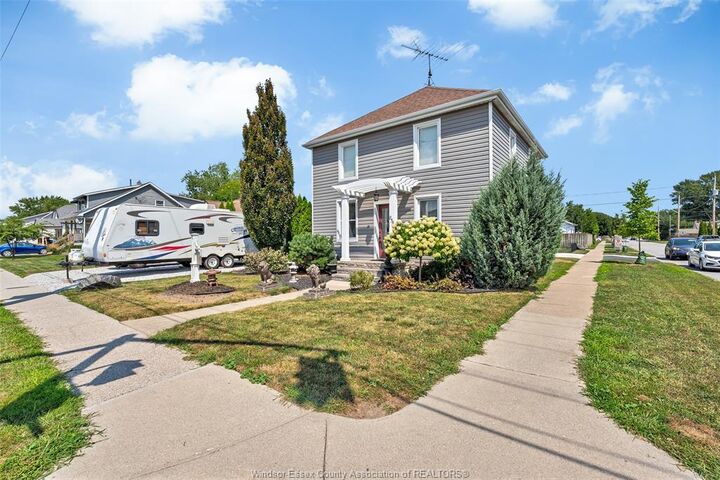 Property Photo: 858 Lesperance ON M8N 1W7