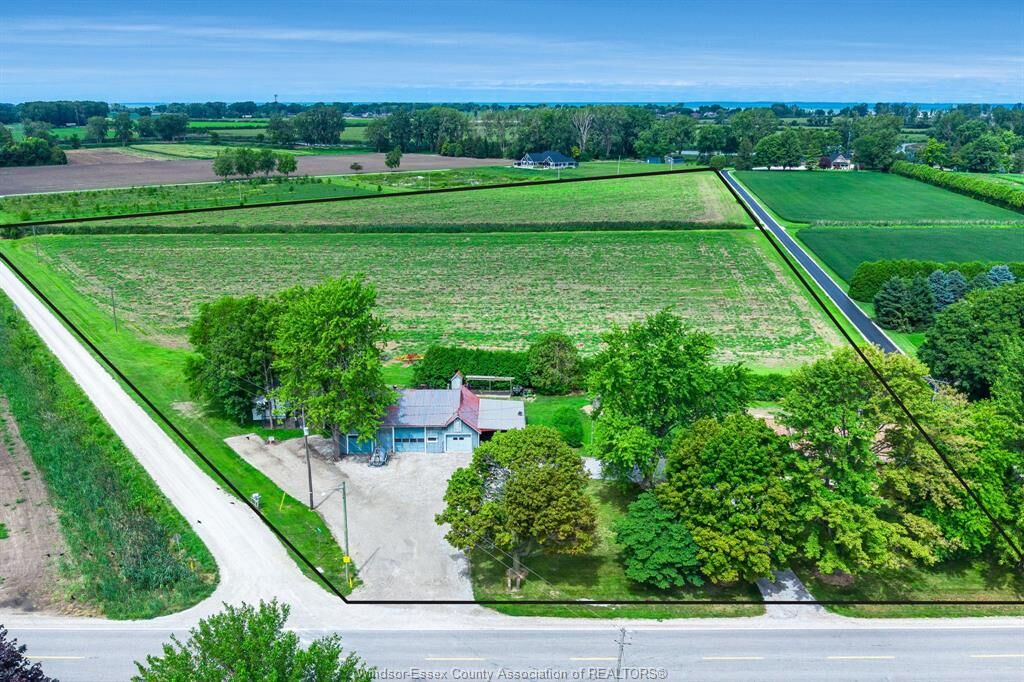 Property Photo: 21300 Tecumseh Road ON N0P 2L0