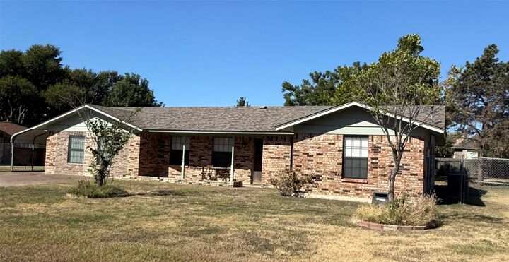 Property Photo: 205 Parkway Drive TX 78613