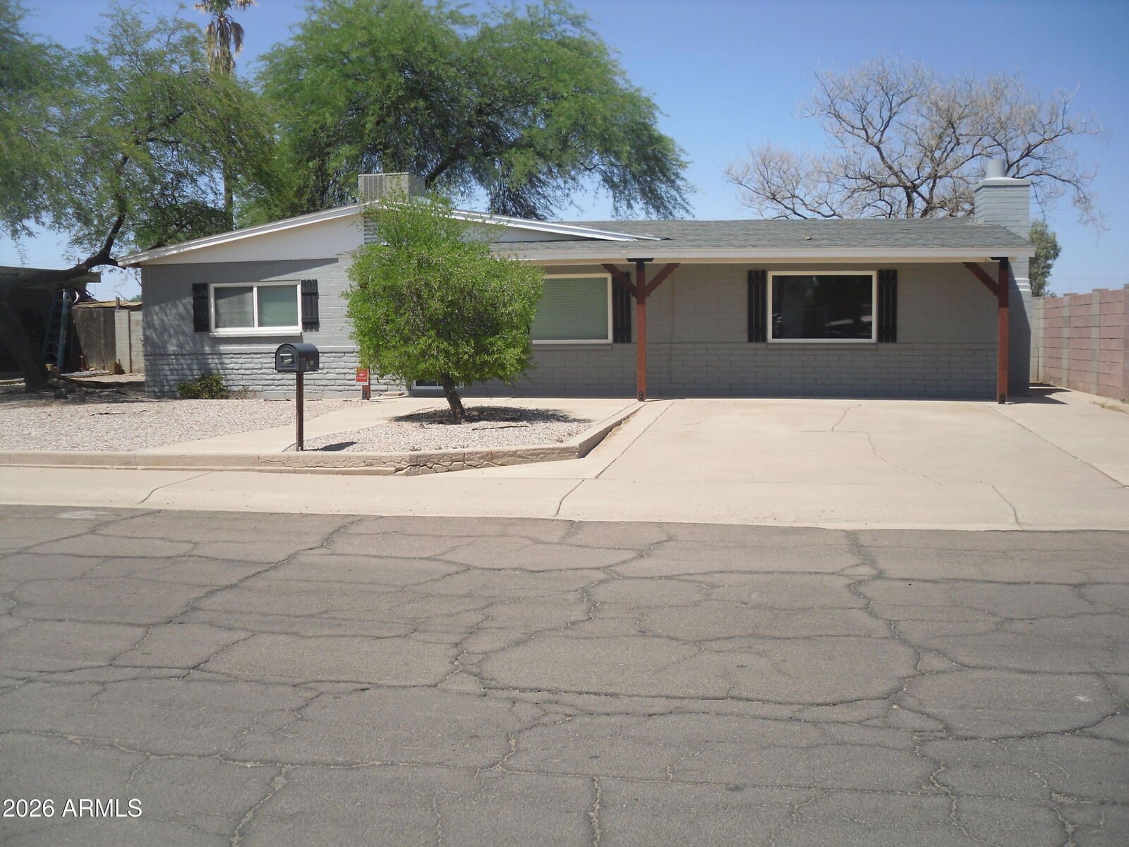 Property Photo: 226 W Cholla Street W AZ 85122