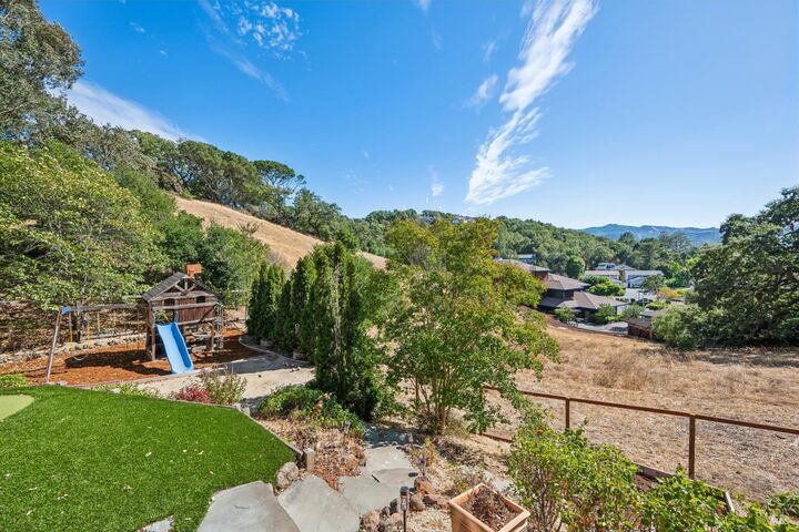 Property Photo:  52 Woodleaf Court  CA 94945 