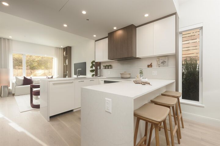 Property Photo: 382 W 45th Avenue BC V5Y 0P6