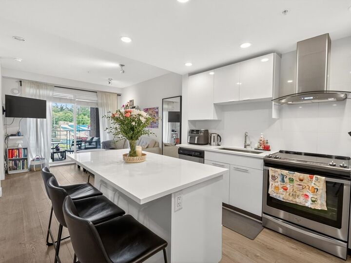 Property Photo: 723 W 3rd Street 423 BC V7M 0E4