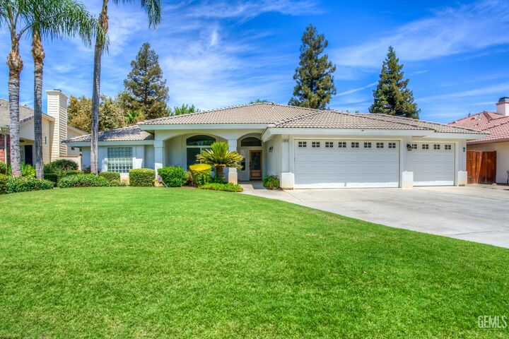 Property Photo:  10918 Rosslyn Lane  CA 93311 