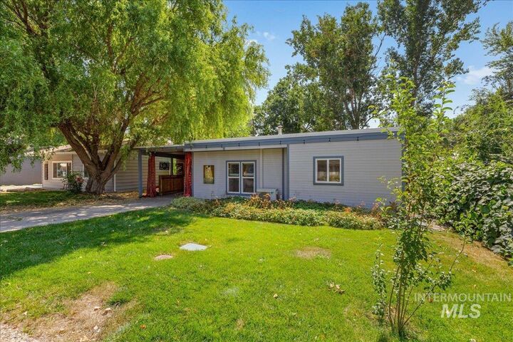 Property Photo:  3213 W Edgemoor Road  ID 83703 