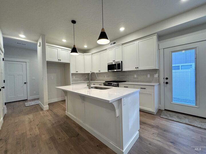 Property Photo: 106 NE 3rd St. End Unit ID 83619