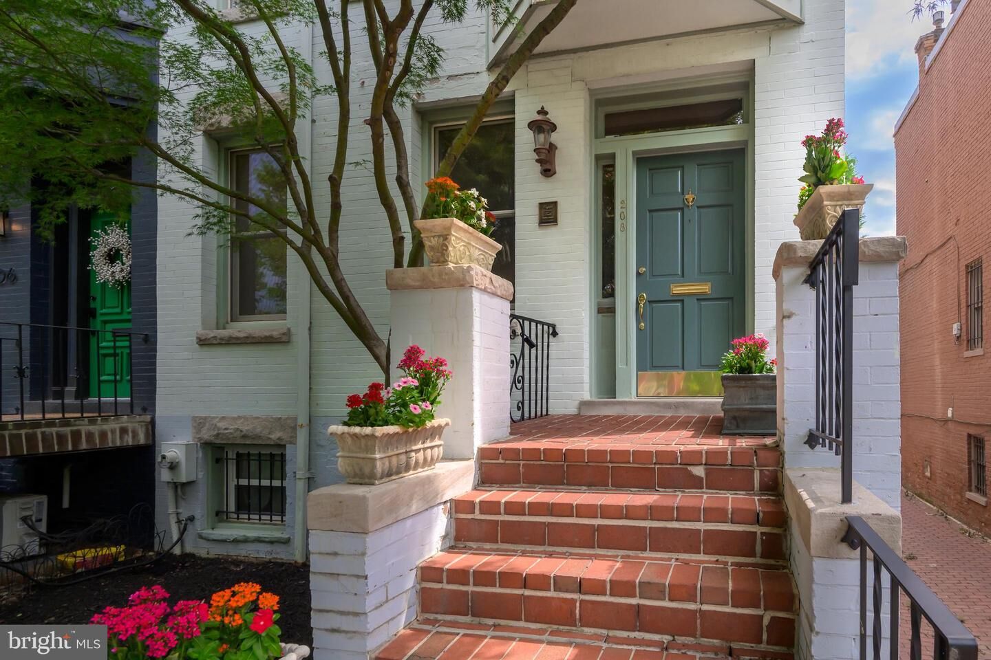 Property Photo:  208 12th Street SE  DC 20003 
