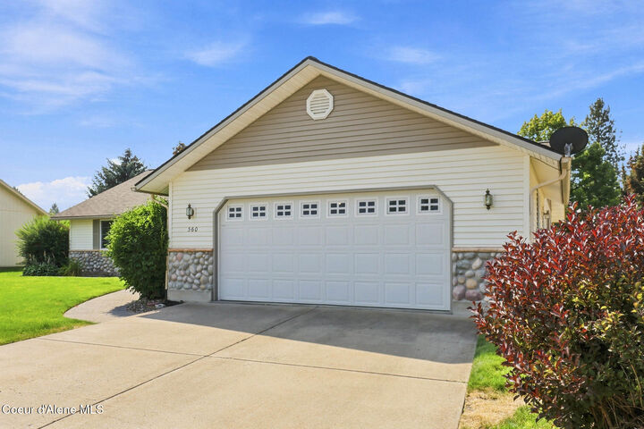 Property Photo:  560 E Bunker Ave  ID 83854 