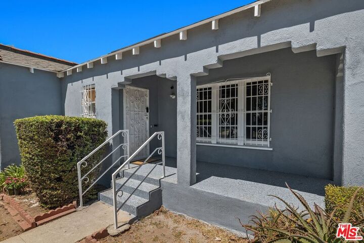 Property Photo:  1845 W 88th St  CA 90047 