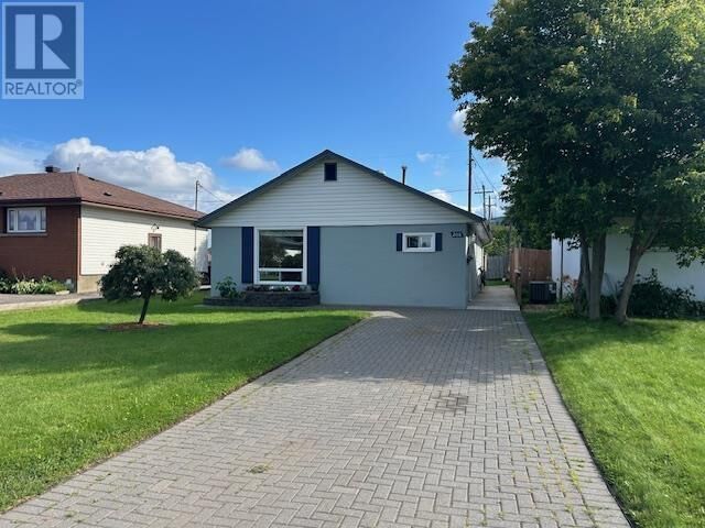 208 Gordon St — photo 1
