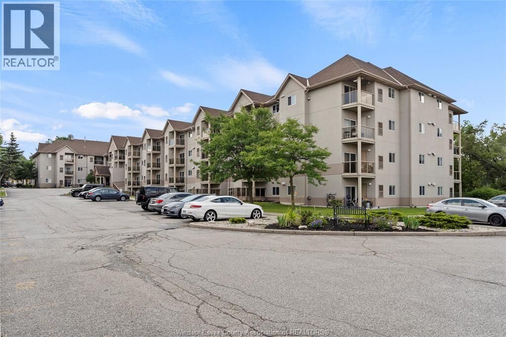 Property Photo:  3000 Sandwich Street 316  ON N9C 4G3 